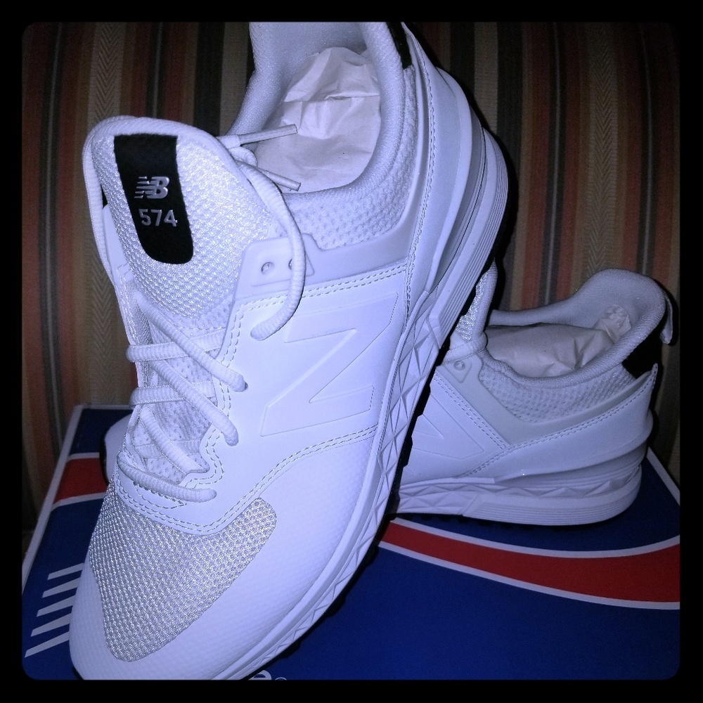 New Balance Women's  white sneakers sz 10B